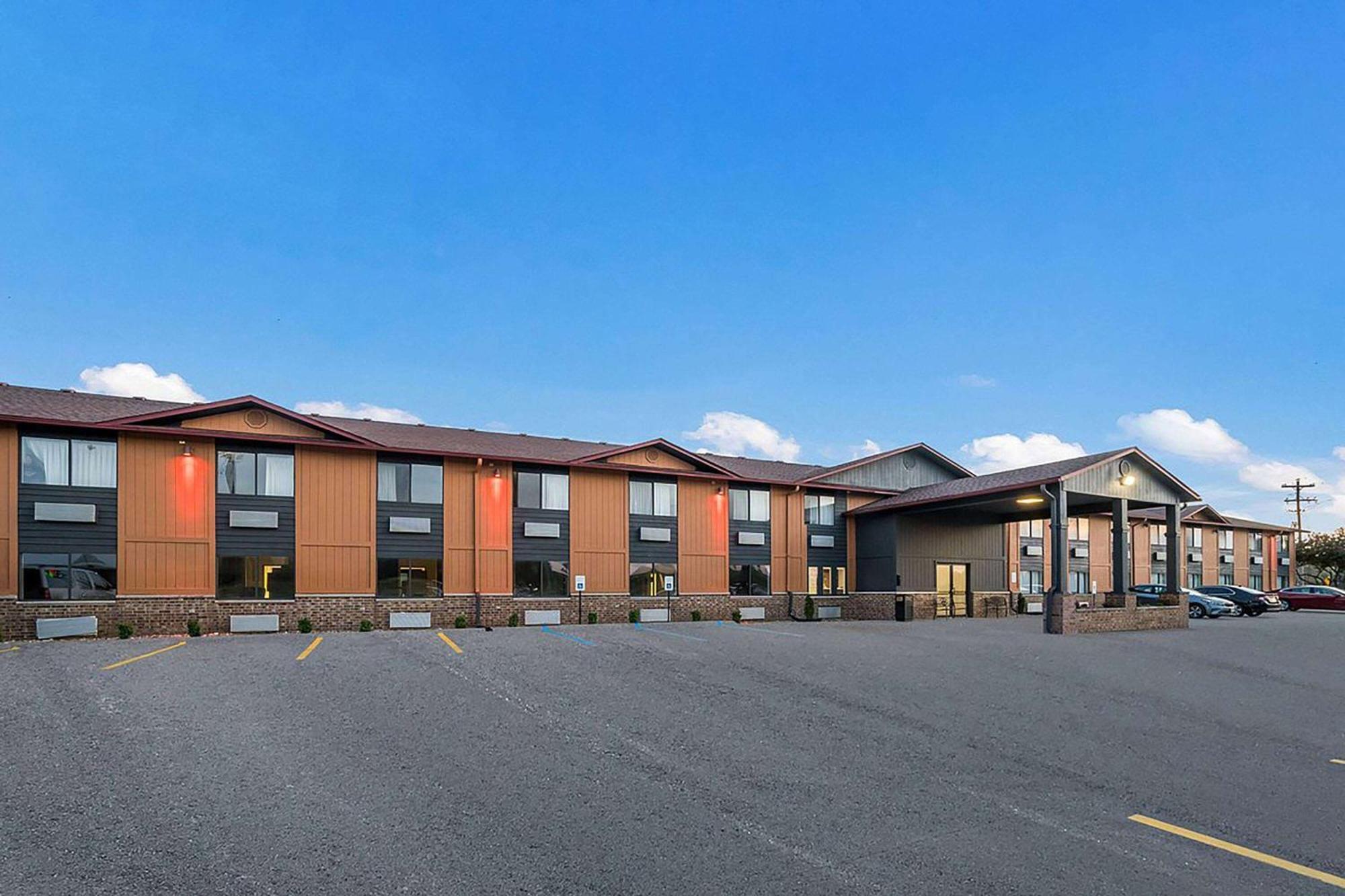 Motel Super 8 By Wyndham Marston Exteriér fotografie