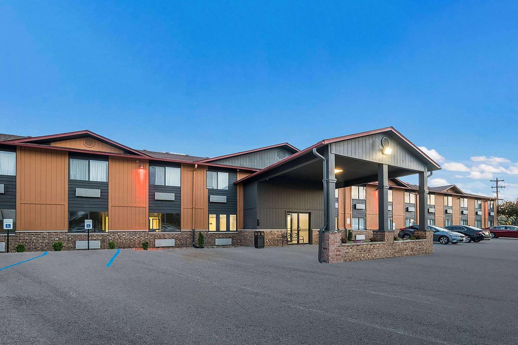 Motel Super 8 By Wyndham Marston Exteriér fotografie